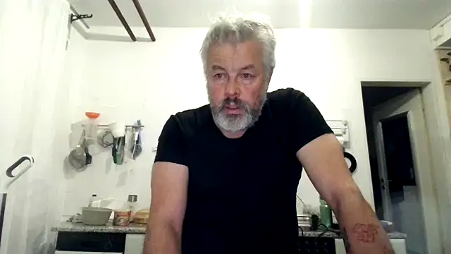 Snapshot of Berg_Boy chatting on 12-01-25, 08:47 Berg Boy online show from 12-01-25, 08:47