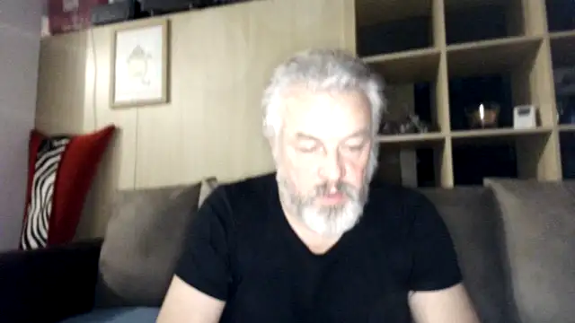 Snapshot of Berg_Boy chatting on 12-16-25, 08:36 Berg Boy online show from 12-16-25, 08:36