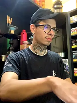 Snapshot of craxybaby chatting on 10-27-25, 05:17 craxybaby online show from 10-27-25, 05:17