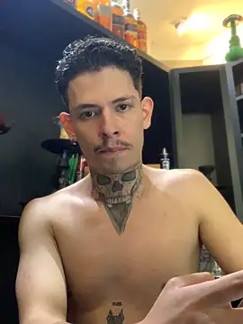 Snapshot of craxybaby chatting on 11-18-25, 04:33 craxybaby online show from 11-18-25, 04:33