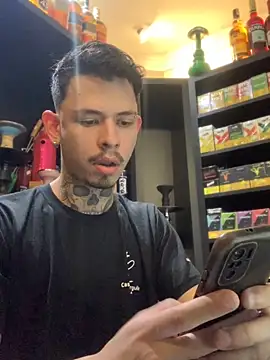 Snapshot of craxybaby chatting on 11-28-25, 03:25 craxybaby online show from 11-28-25, 03:25