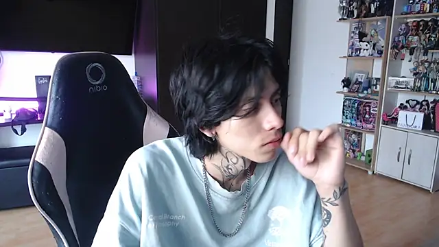 Snapshot of xIce_Boy chatting on 12-05-25, 01:31 xIce Boy online show from 12-05-25, 01:31