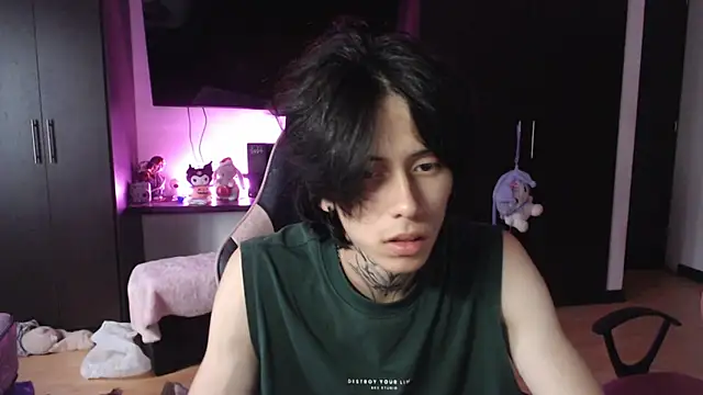 Snapshot of xIce_Boy chatting on 12-14-25, 10:25 xIce Boy online show from 12-14-25, 10:25