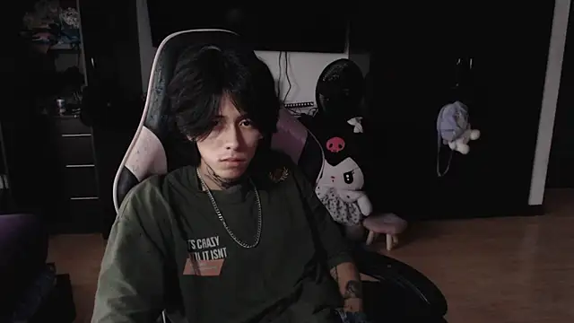 Snapshot of xIce_Boy chatting on 12-17-25, 10:05 xIce Boy online show from 12-17-25, 10:05