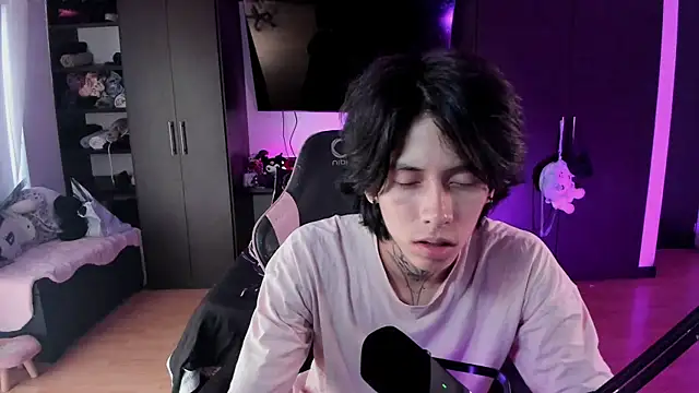 Snapshot of xIce_Boy chatting on 12-22-25, 12:57 xIce Boy online show from 12-22-25, 12:57