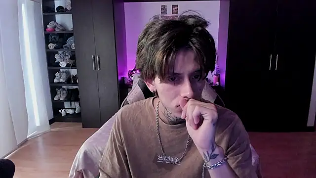 Snapshot of xIce_Boy chatting on 02-01-26, 02:26 xIce Boy online show from 02-01-26, 02:26