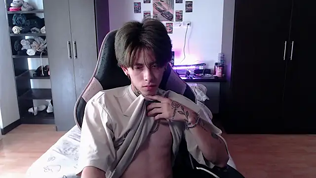 Snapshot of xIce_Boy chatting on 02-05-26, 02:11 xIce Boy online show from 02-05-26, 02:11