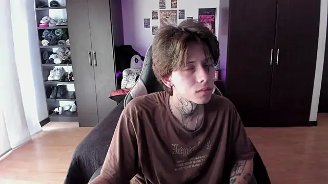 Snapshot of xIce_Boy chatting on 02-10-26, 01:59 xIce Boy online show from 02-10-26, 01:59