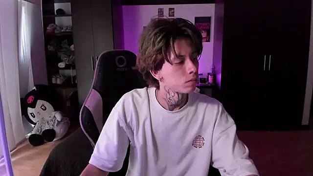 Snapshot of xIce_Boy chatting on 02-13-26, 01:29 xIce Boy online show from 02-13-26, 01:29