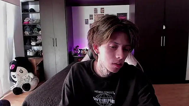 Snapshot of xIce_Boy chatting on 02-16-26, 02:02 xIce Boy online show from 02-16-26, 02:02