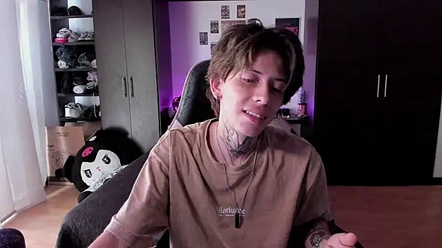 Snapshot of xIce_Boy chatting on 02-17-26, 02:24 xIce Boy online show from 02-17-26, 02:24