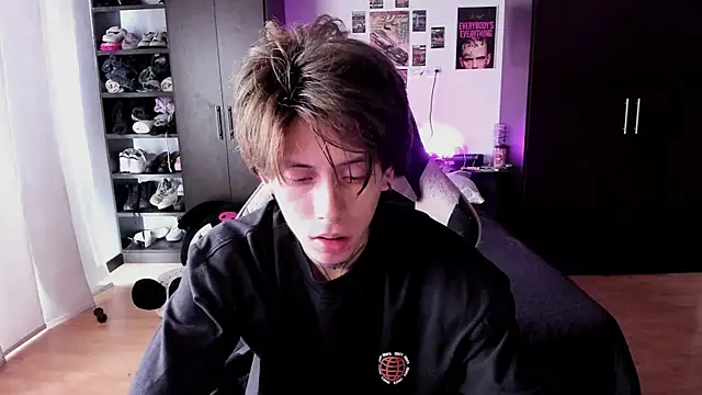 Snapshot of xIce_Boy chatting on 02-18-26, 03:19 xIce Boy online show from 02-18-26, 03:19