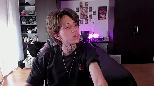 Snapshot of xIce_Boy chatting on 02-19-26, 01:07 xIce Boy online show from 02-19-26, 01:07