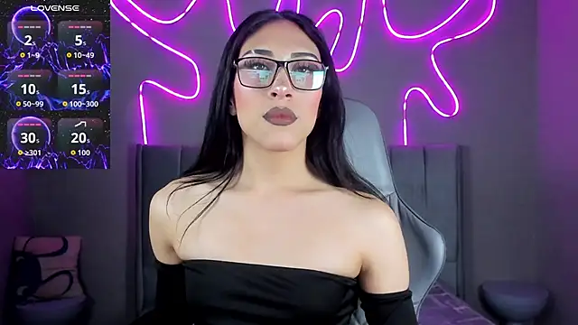 Snapshot of madison__rey chatting on 11-21-25, 04:44 madison rey online show from 11-21-25, 04:44