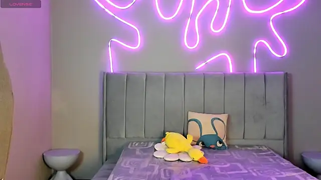 Snapshot of madison__rey chatting on 12-03-25, 01:09 madison rey online show from 12-03-25, 01:09