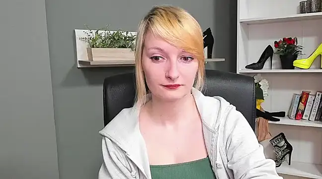 Snapshot of hottieBlair chatting on 03-13-25, 07:31 hottieBlair online show from 03-13-25, 07:31