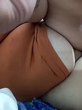 Snapshot of aliciaxm chatting on 12-18-25, 06:03 aliciaxm online show from 12-18-25, 06:03