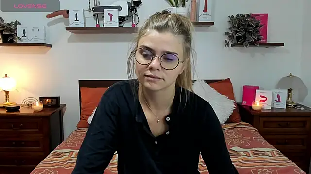 HaleyReedme online show from 10-06-25, 07:17
