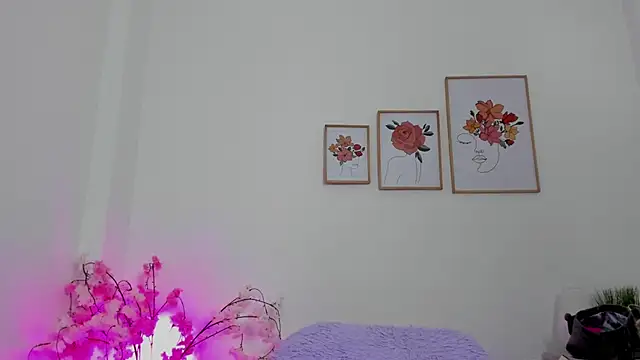 Snapshot of alana_111 chatting on 10-10-25, 03:05 alana 111 online show from 10-10-25, 03:05