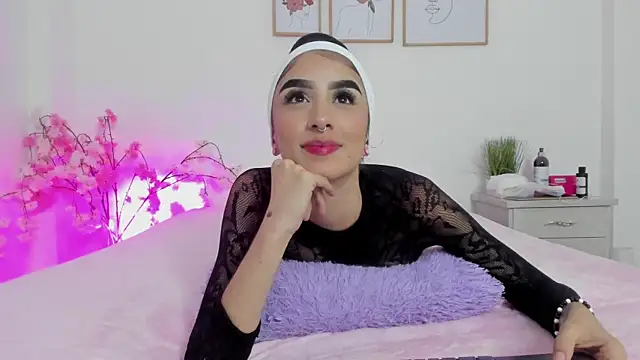 Snapshot of alana_111 chatting on 10-24-25, 03:03 alana 111 online show from 10-24-25, 03:03