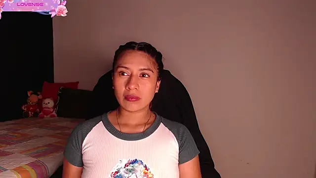 Snapshot of yes0225 chatting on 10-06-25, 02:47 yes0225 online show from 10-06-25, 02:47