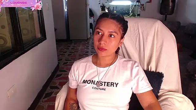 Snapshot of yes0225 chatting on 11-05-25, 03:45 yes0225 online show from 11-05-25, 03:45