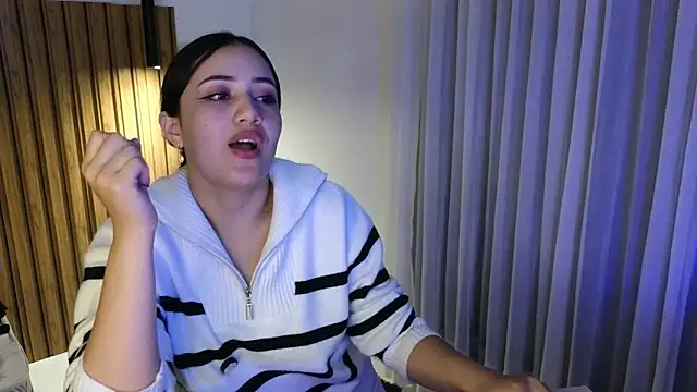 Snapshot of Isa_1207 chatting on 11-18-25, 01:33 Isa 1207 online show from 11-18-25, 01:33