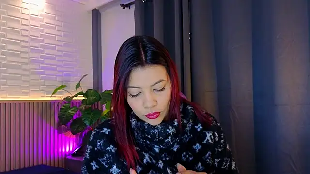 TiffanyWalk online show from 11-18-25, 10:52