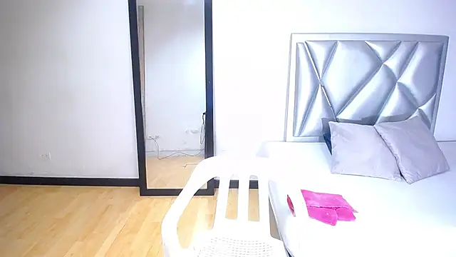 Snapshot of goldenn_ass1 chatting on 11-21-25, 04:11 goldenn ass1 online show from 11-21-25, 04:11