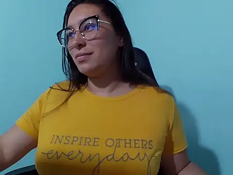 Snapshot of cloe_starr chatting on 10-21-25, 04:08 cloe starr online show from 10-21-25, 04:08