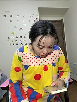 Snapshot of aa520uv chatting on 10-26-25, 05:46 aa520uv online show from 10-26-25, 05:46