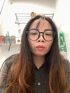 Snapshot of aa520uv chatting on 10-31-25, 01:28 aa520uv online show from 10-31-25, 01:28