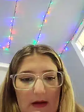 Snapshot of eyesthatsparkle22 chatting on 09-18-25, 07:49 eyesthatsparkle22 online show from 09-18-25, 07:49