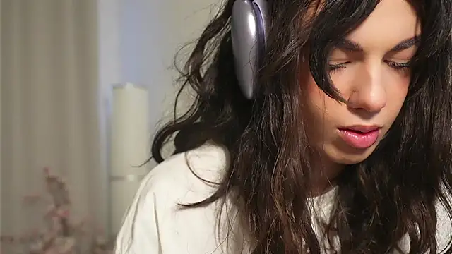 mystica  online show from 10-21-25, 09:43