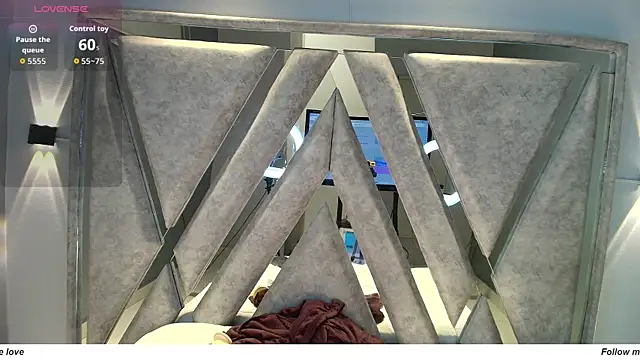 Alice 26  online show from 11-18-25, 02:43