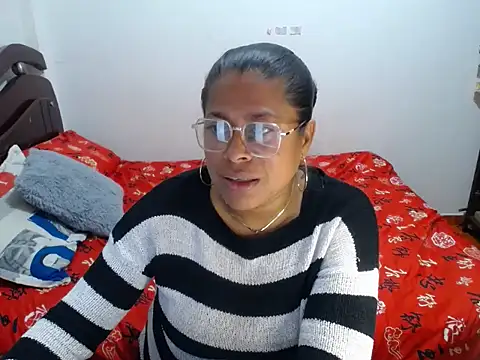 Tu-Reina online show from 10-21-25, 02:45