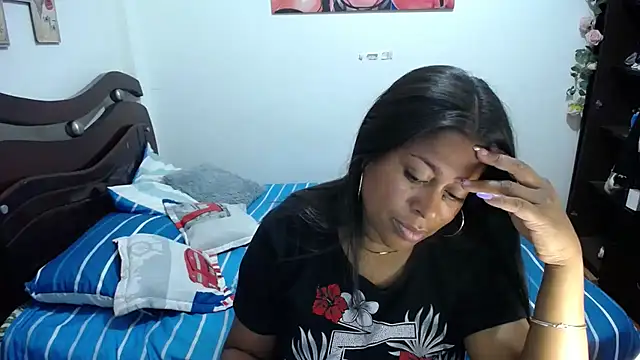 Tu-Reina online show from 11-13-25, 01:26