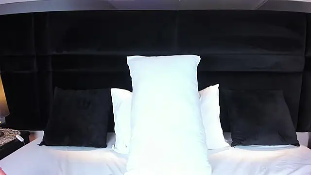 Snapshot of LauraCarther chatting on 12-14-25, 05:40 LauraCarther online show from 12-14-25, 05:40