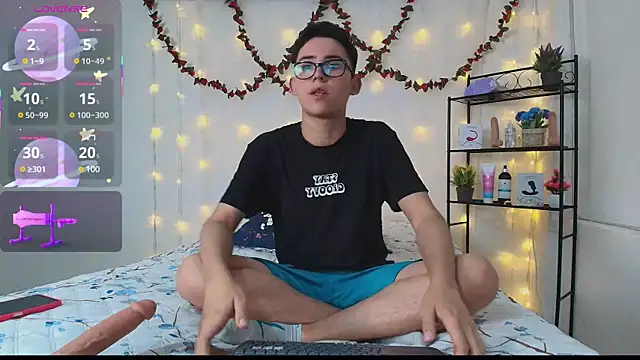 Snapshot of Danny-Swift13 chatting on 03-15-25, 02:46 Danny-Swift13 online show from 03-15-25, 02:46