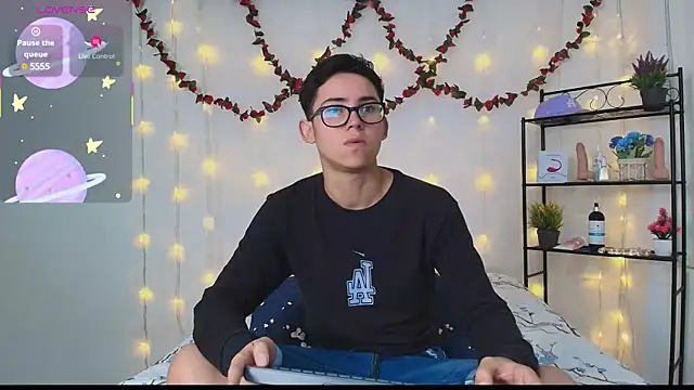 Snapshot of Danny-Swift13 chatting on 03-17-25, 01:18 Danny-Swift13 online show from 03-17-25, 01:18