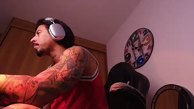 josemeirelesfox online show from 10-11-25, 01:53