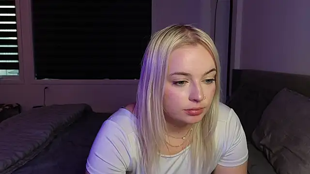 Snapshot of margot_robbie7 chatting on 10-08-25, 10:40 margot robbie7 online show from 10-08-25, 10:40