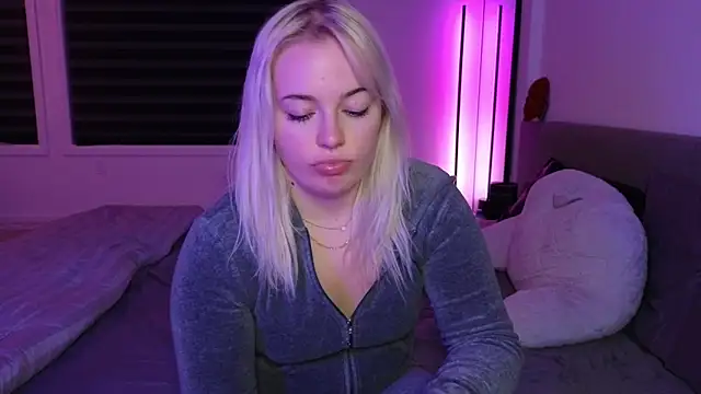 Snapshot of margot_robbie7 chatting on 10-16-25, 11:17 margot robbie7 online show from 10-16-25, 11:17