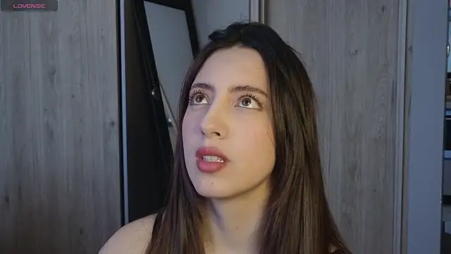 Snapshot of Rebbecawhite_meow chatting on 11-21-25, 12:37 Rebbecawhite meow online show from 11-21-25, 12:37