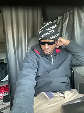 Sir-Tucker online show from 11-20-25, 03:01