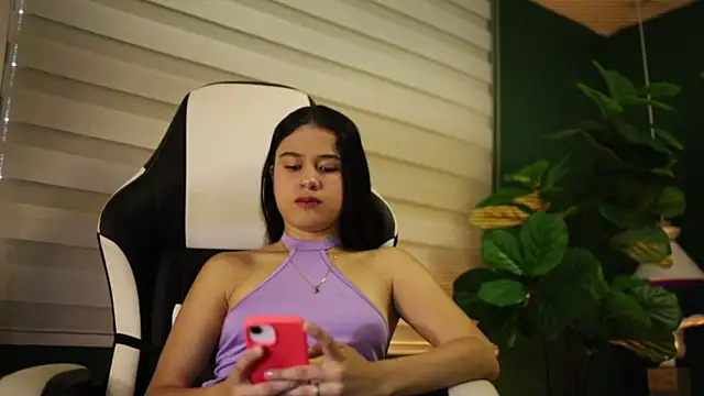 Snapshot of Danaa_Rouse chatting on 10-30-25, 09:15 Danaa Rouse online show from 10-30-25, 09:15