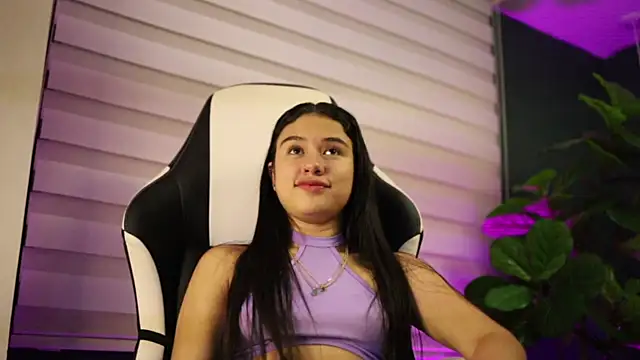 Snapshot of Danaa_Rouse chatting on 10-31-25, 09:21 Danaa Rouse online show from 10-31-25, 09:21