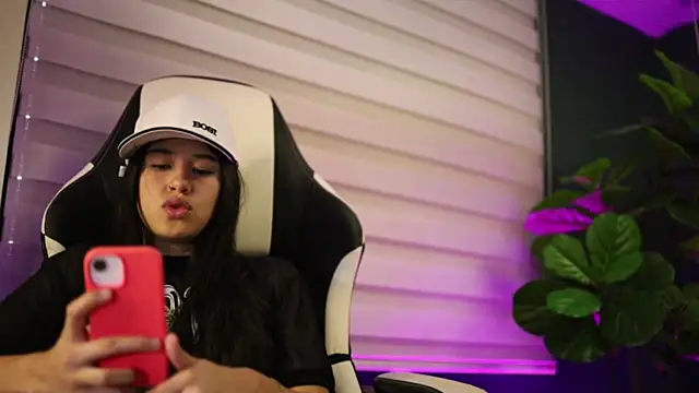 Snapshot of Danaa_Rouse chatting on 10-31-25, 09:27 Danaa Rouse online show from 10-31-25, 09:27