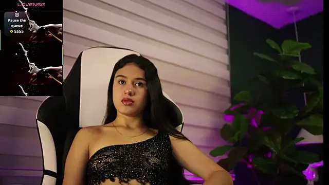 Snapshot of Danaa_Rouse chatting on 11-08-25, 09:35 Danaa Rouse online show from 11-08-25, 09:35