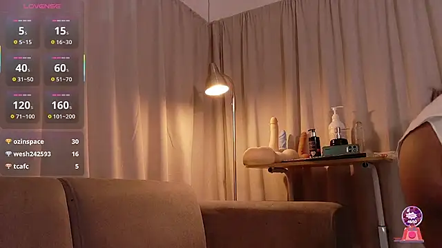 Snapshot of YuliethPetite chatting on 10-17-25, 12:41 YuliethPetite online show from 10-17-25, 12:41